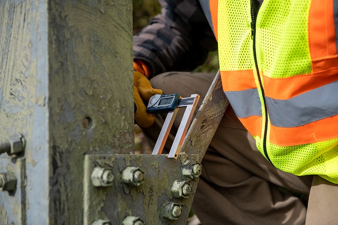 Steel structure assessment - Osmose crew member